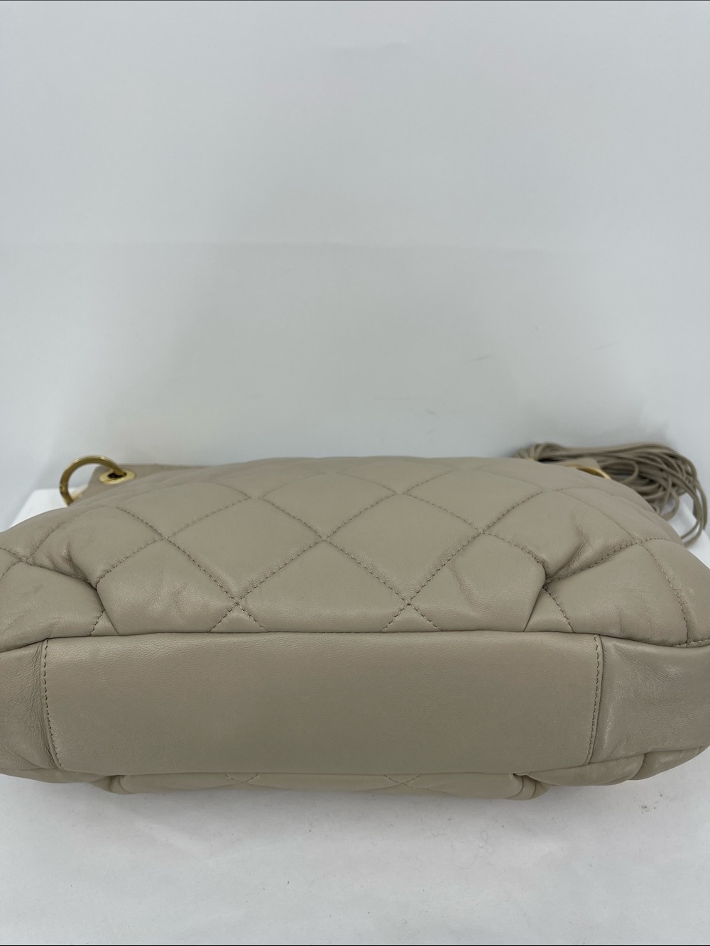 KELLY TOOKE Beige Leather Shoulder Bag with Red Suede Interior QUILTED STITCHING - Picture 6 of 12